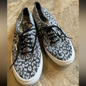 Unisex Vans Leopard/Black (Size 8 womens/6.5 mens) Mild wear (see pics)